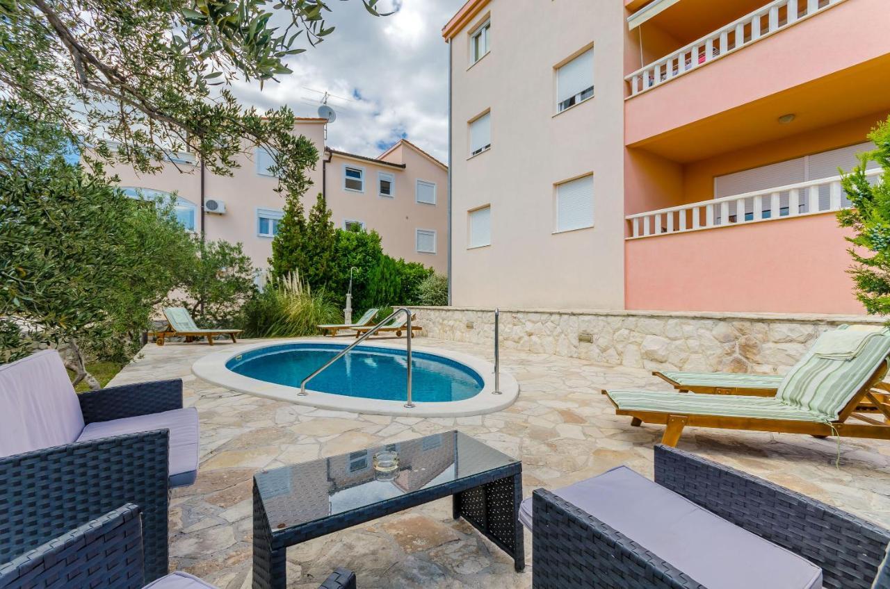 Apartments Melita 特罗吉尔 外观 照片